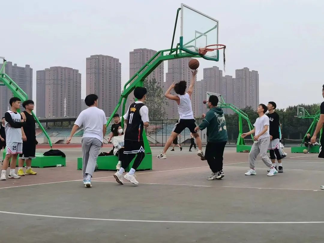 在汗水中拼搏