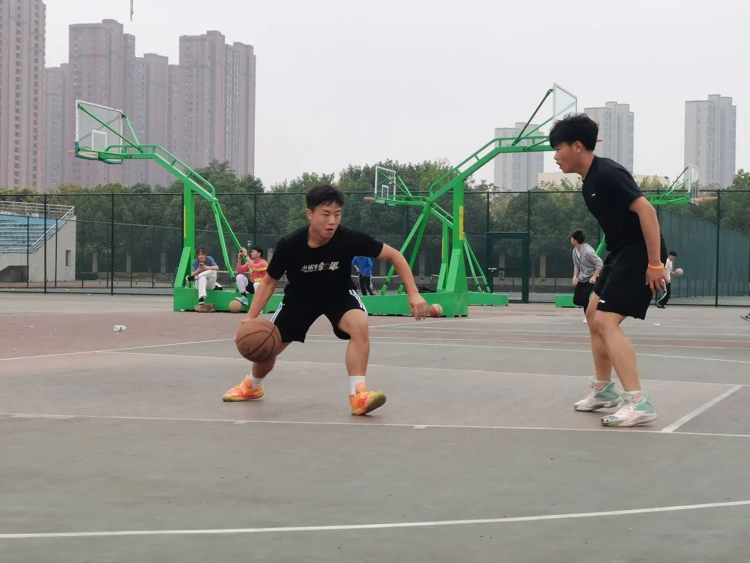 激烈的比赛现场
