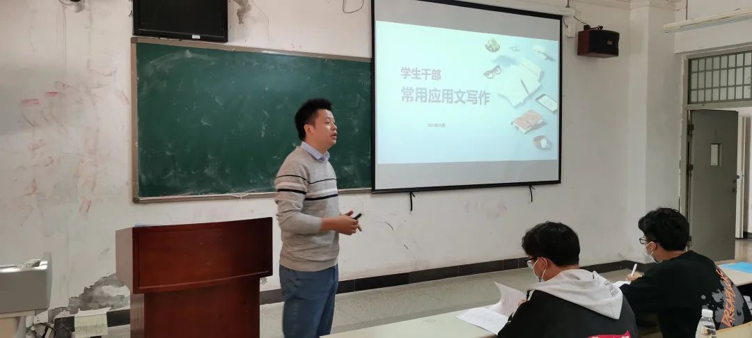 邱书记与同学们交流